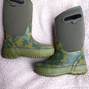 Bogs Size 12 camo winter snow